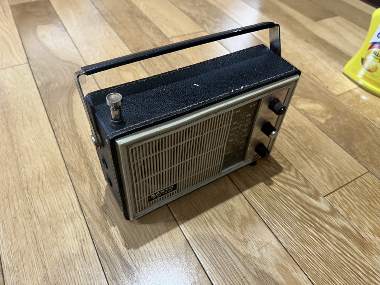 Vintage Sanyo Radios - 2 Pack - photo 4