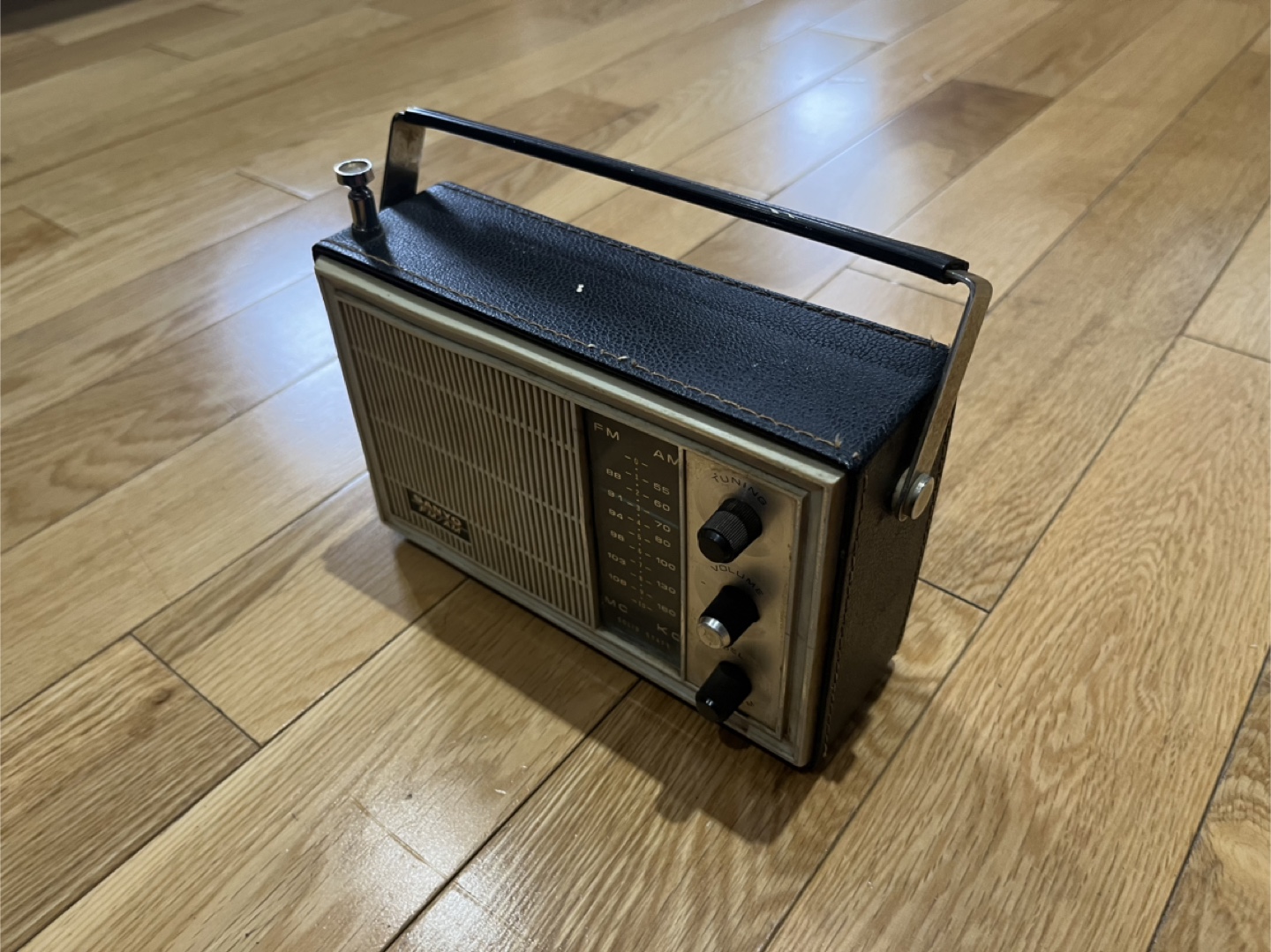 Vintage Sanyo Radios - 2 Pack - photo 3