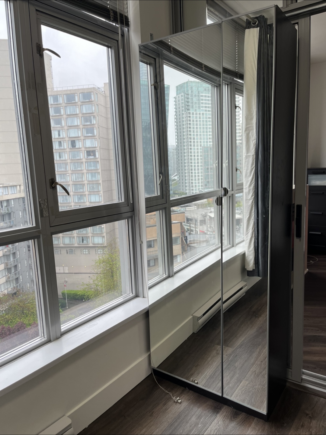 Closet with full-length mirror doors - photo 2