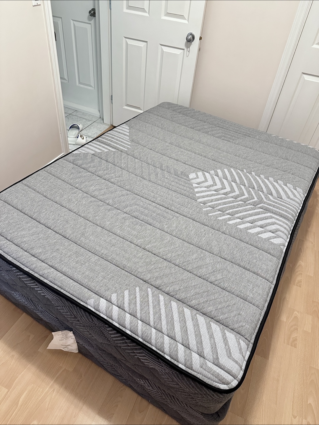 Full size mattress and spring box set (checkout the description) - photo 3