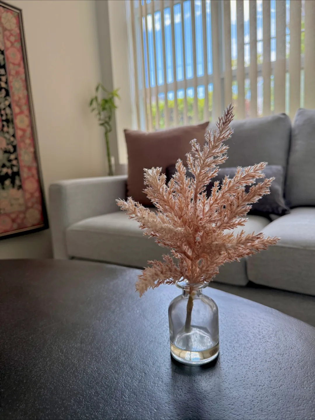 Dried Pampas Grass in Glass Vase image indicator(5)