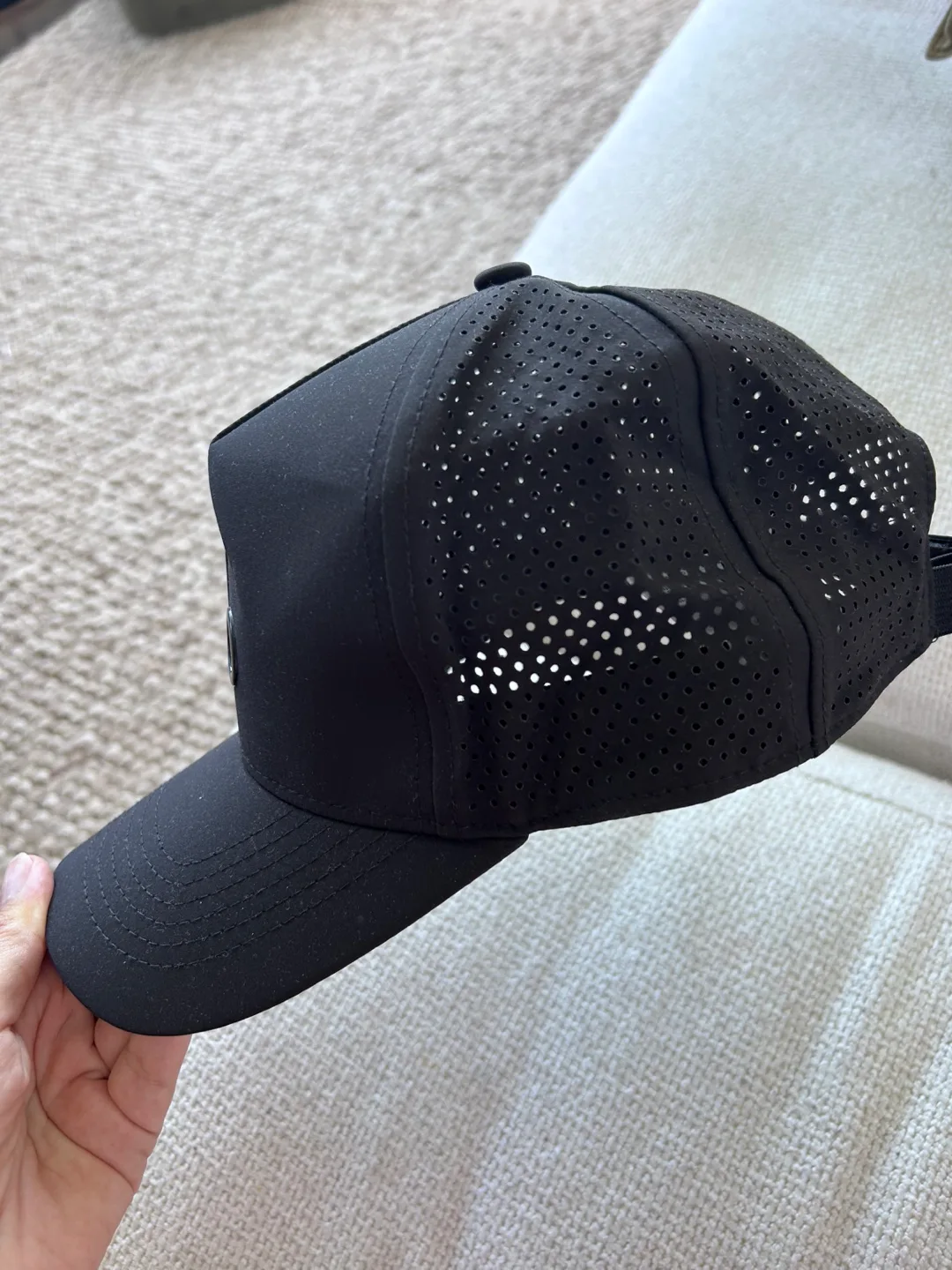 Alo Yoga Black Perforated Baseball Hat image indicator(3)
