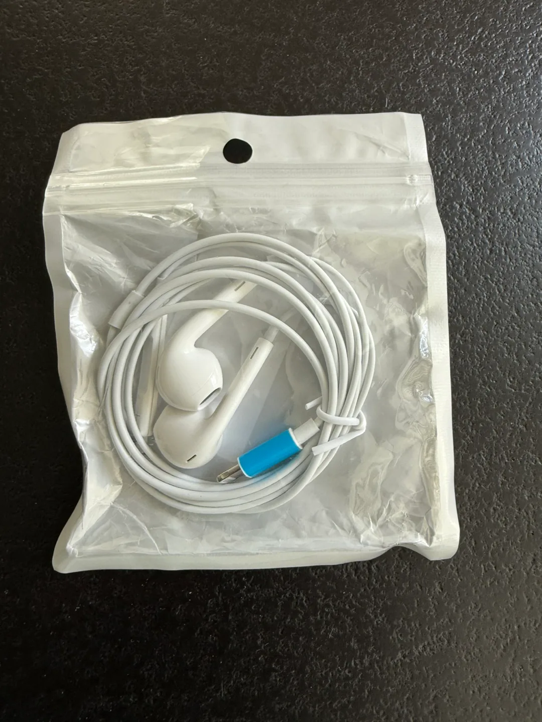 Apple Earbuds Compatible with iPhone thumbnail