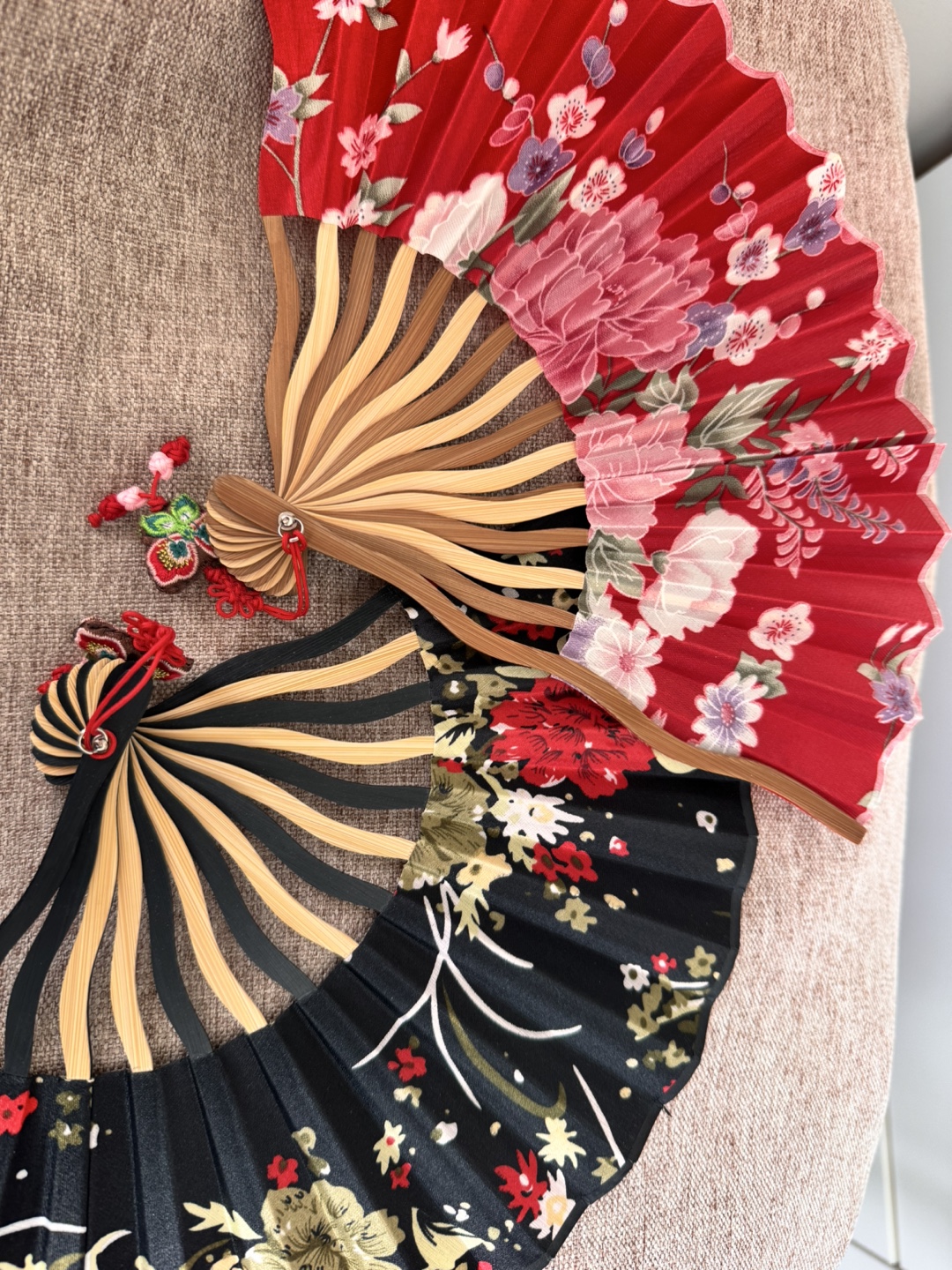 Pair of Floral Hand Fans - photo 4
