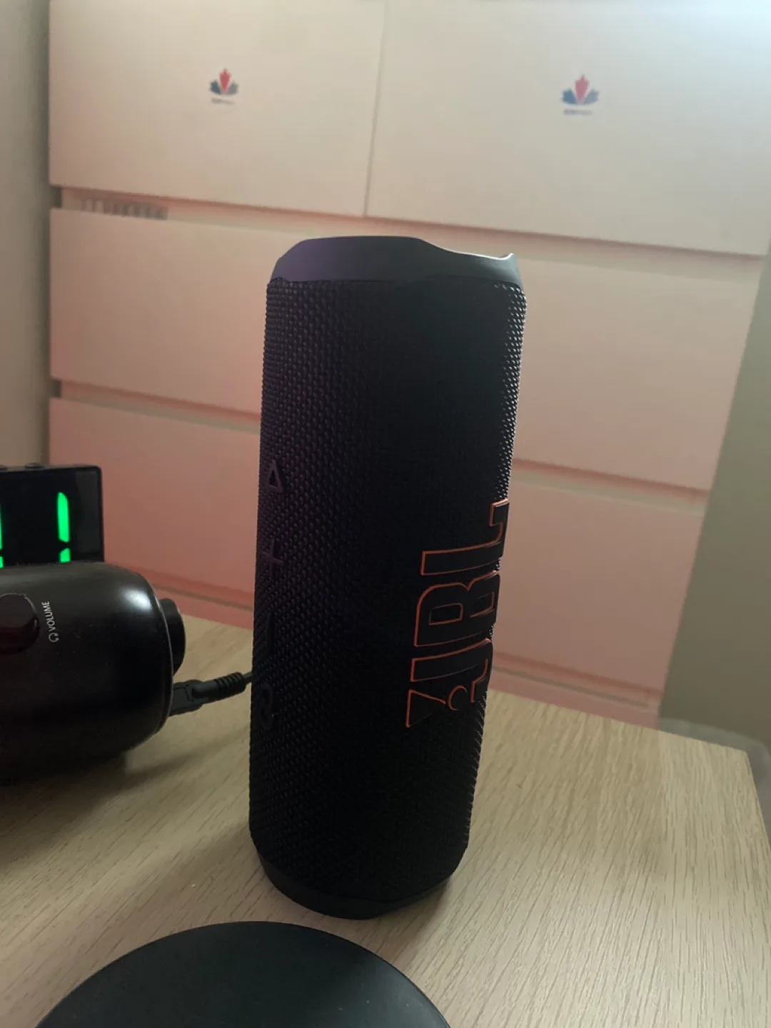 JBL Flip 6 Portable Bluetooth Speaker - Black image indicator(3)