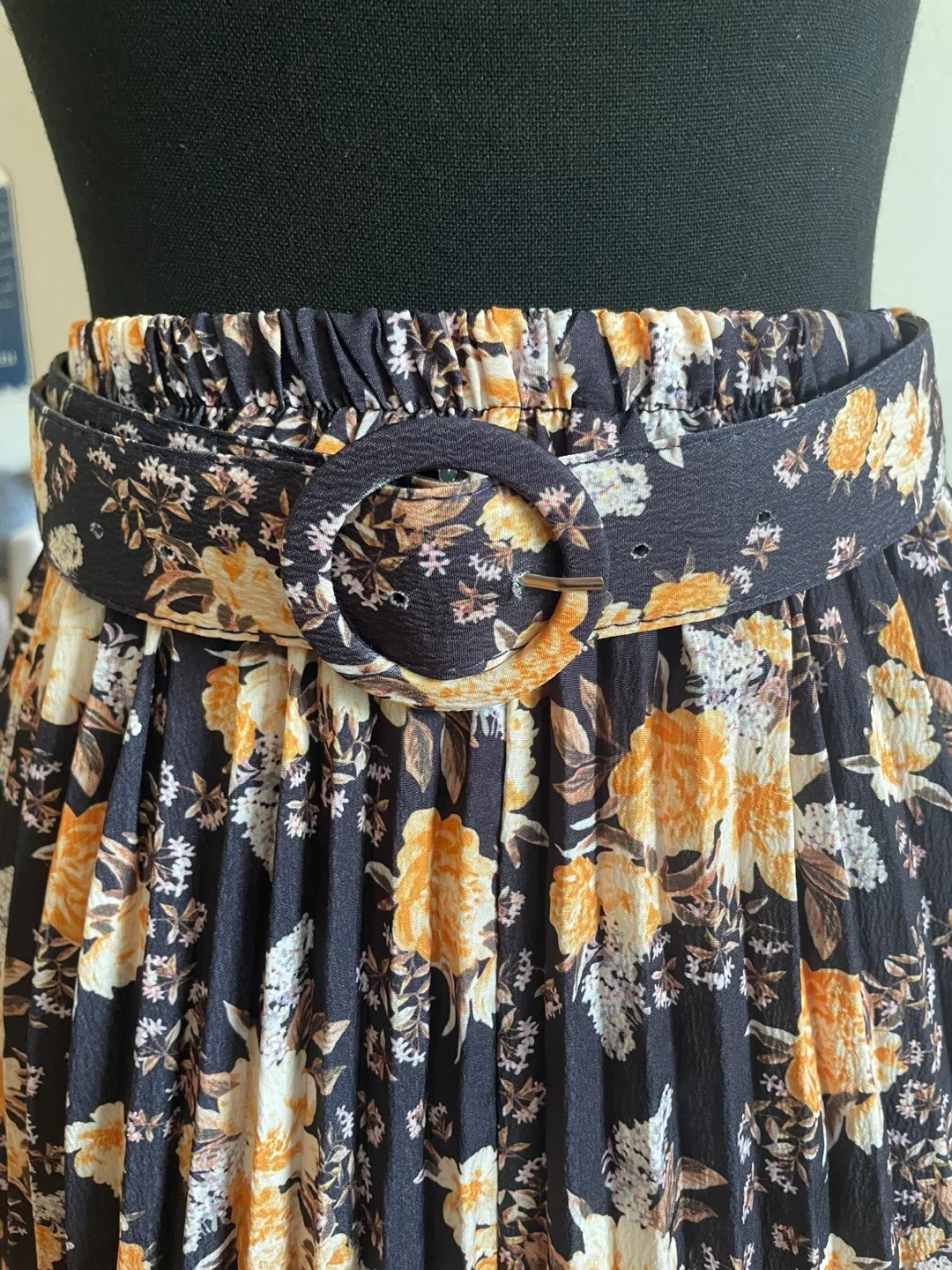 Floral Pleated Midi Skirt with Belt image indicator(3)