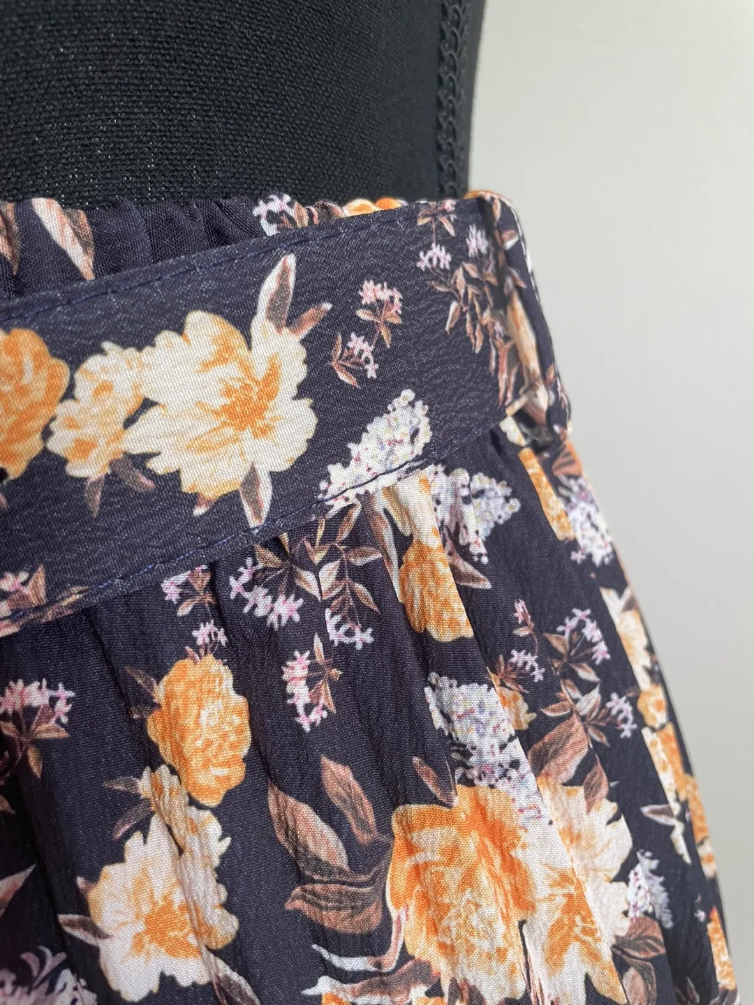 Floral Pleated Midi Skirt with Belt image indicator(4)