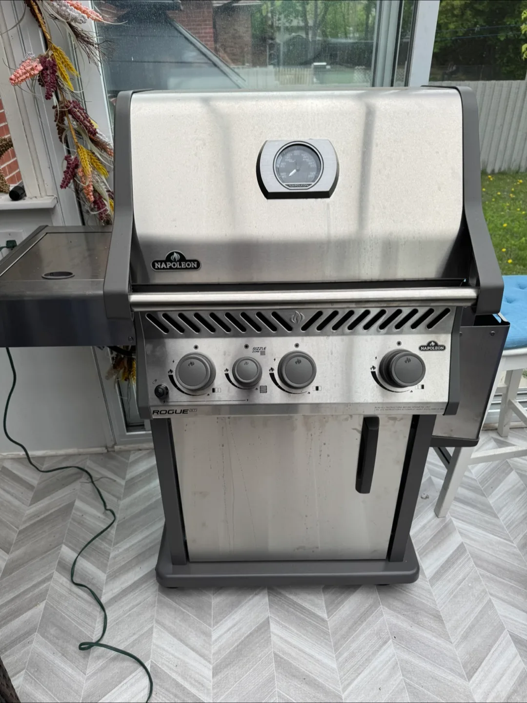 Napoleon Rogue 425 Gas Grill thumbnail
