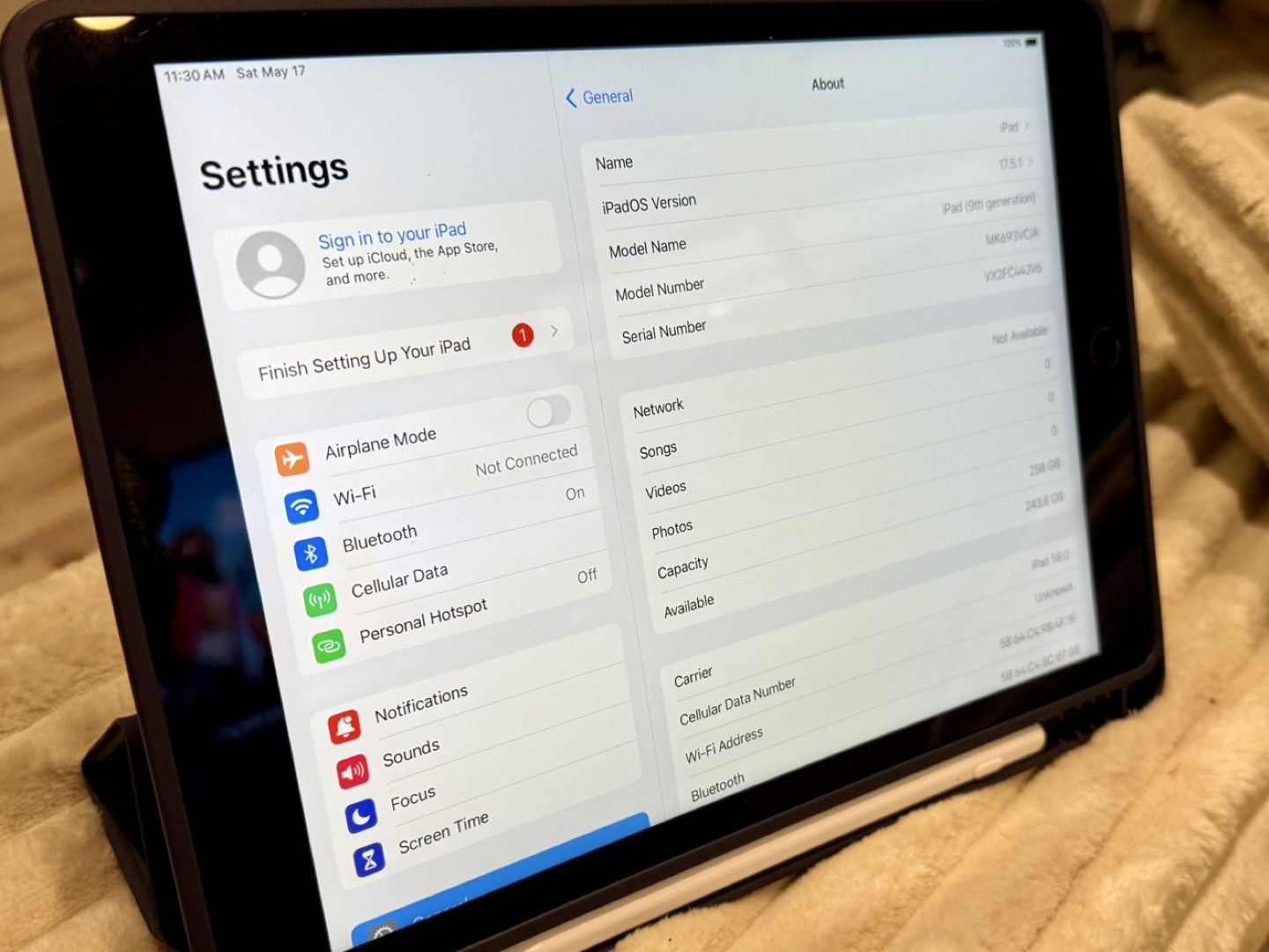 iPad 9th Generation 256GB wifi+Cellular - Excellent Condition - photo 2