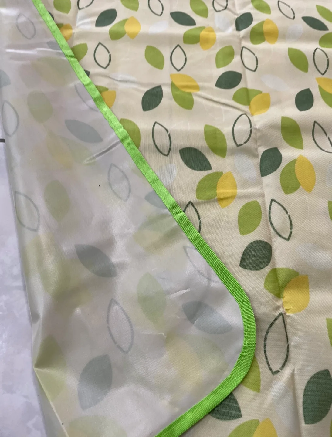 🏒 Picnic Blanket with Carrying Case - Leaf Pattern image indicator(2)