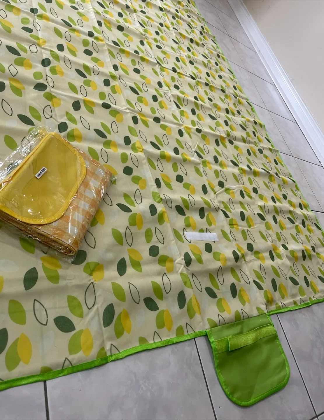 🏒 Picnic Blanket with Carrying Case - Leaf Pattern image indicator(3)
