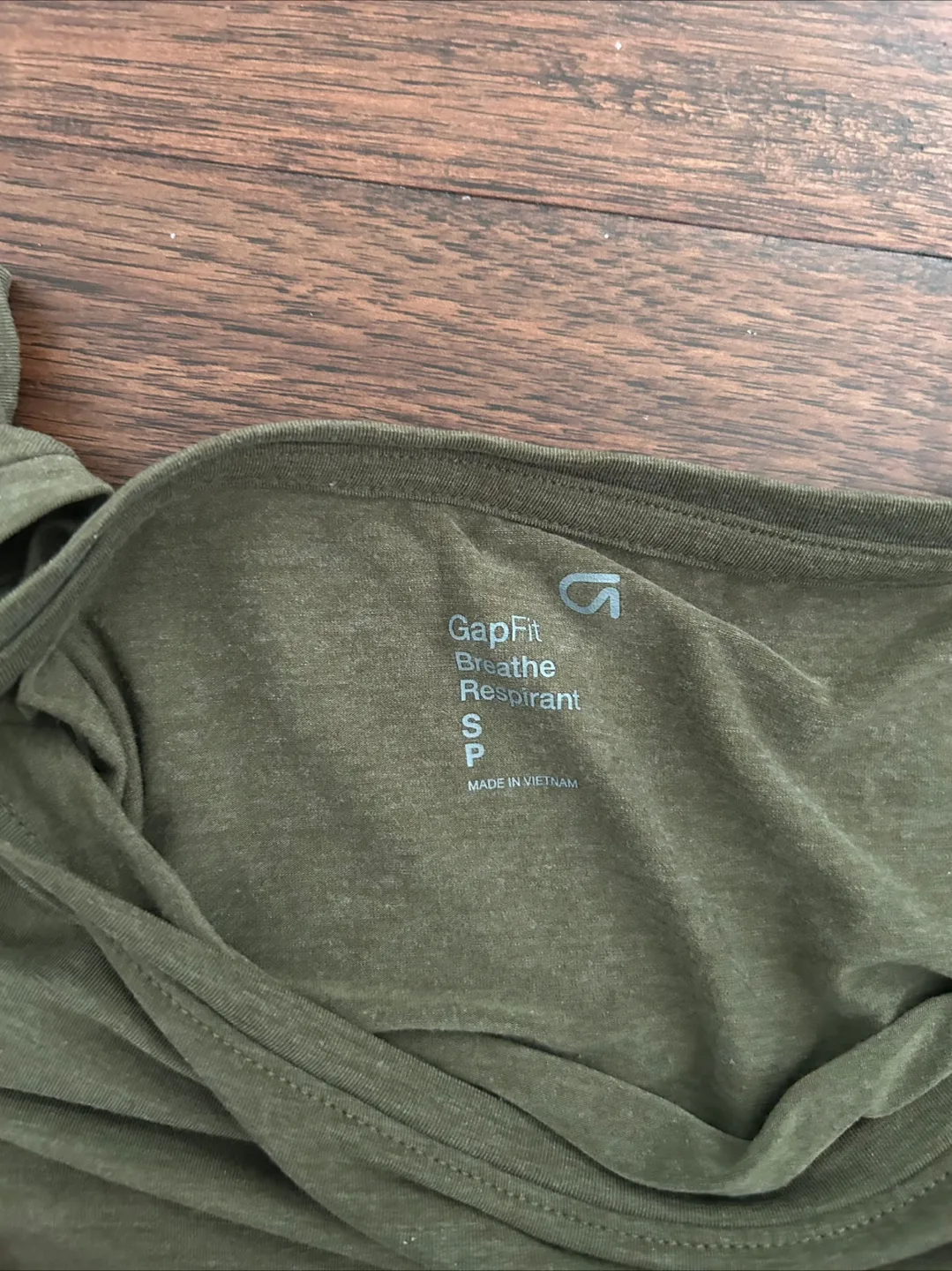 GapFit Breathe Respriant T-Shirt - Size Small thumbnail