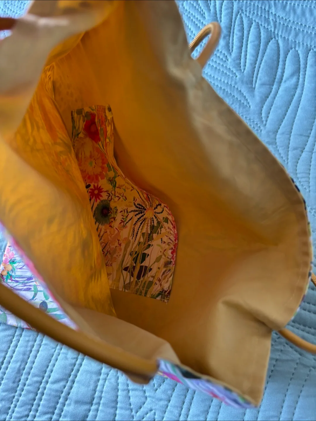 Brand new liberty cotton floral tote bag, only 1 available!💝 image indicator(2)