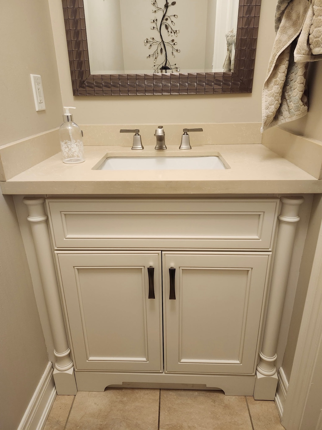 Vanity with double door cabinet,  Sink and Faucet included