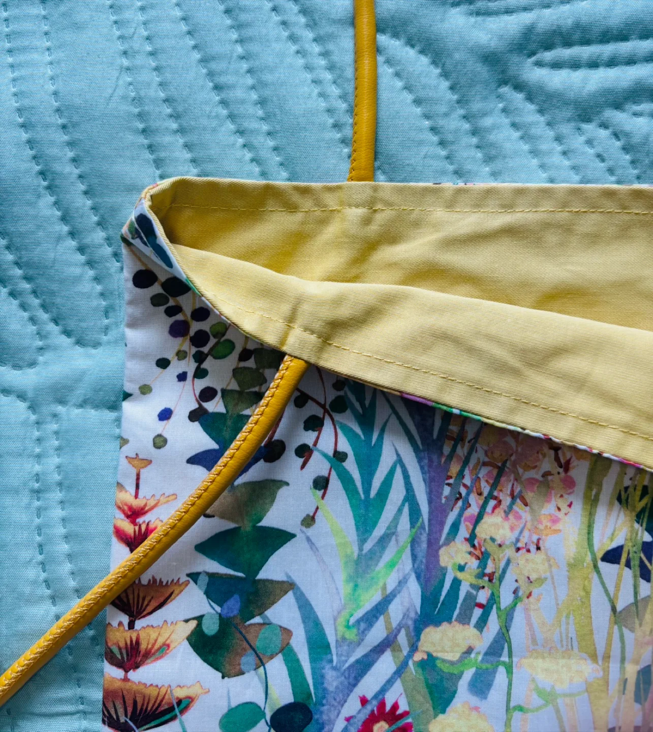 Brand new liberty cotton floral tote bag, only 1 available!💝 image indicator(3)