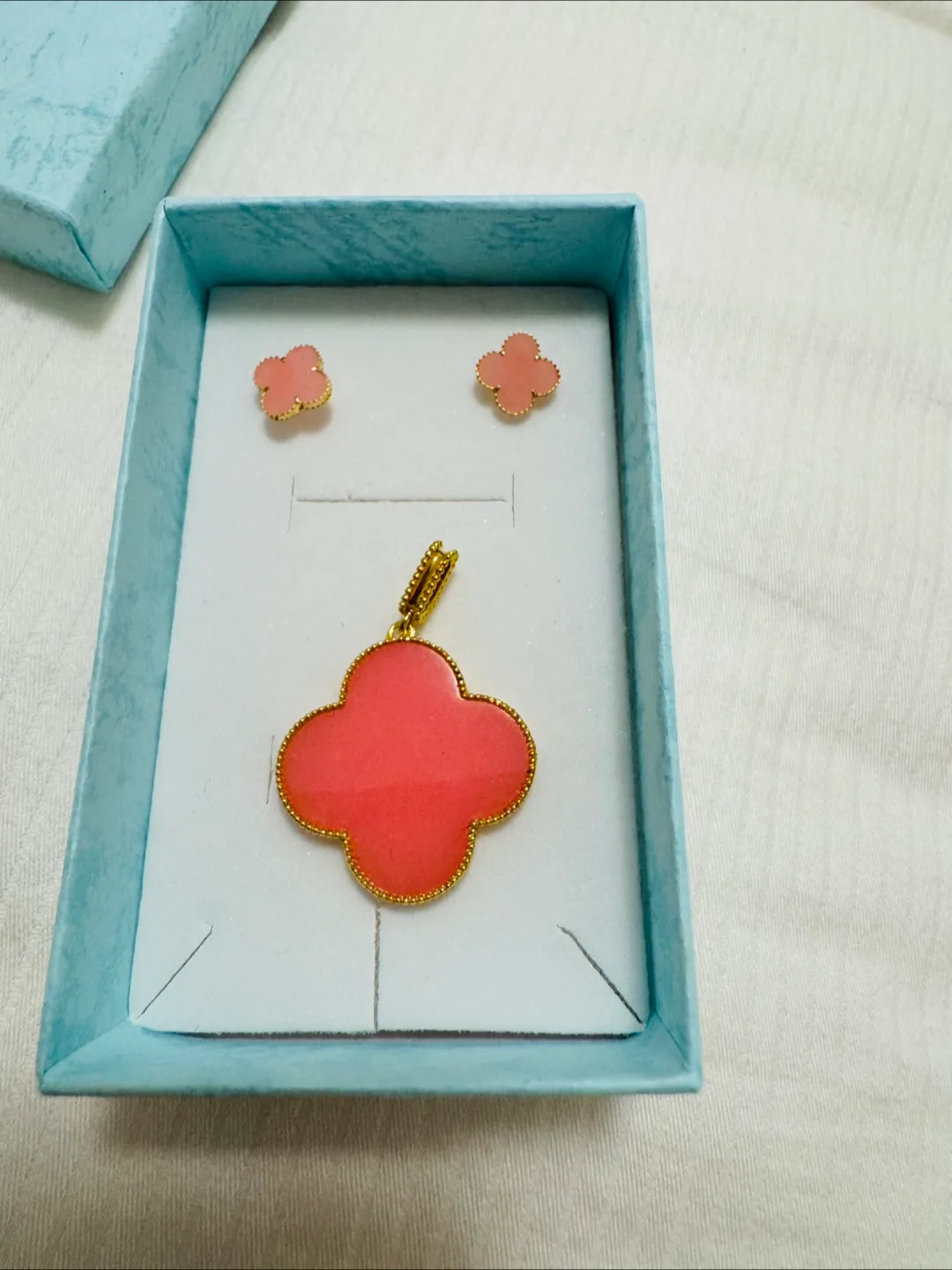 Pink clover gold pendant and earrings set thumbnail