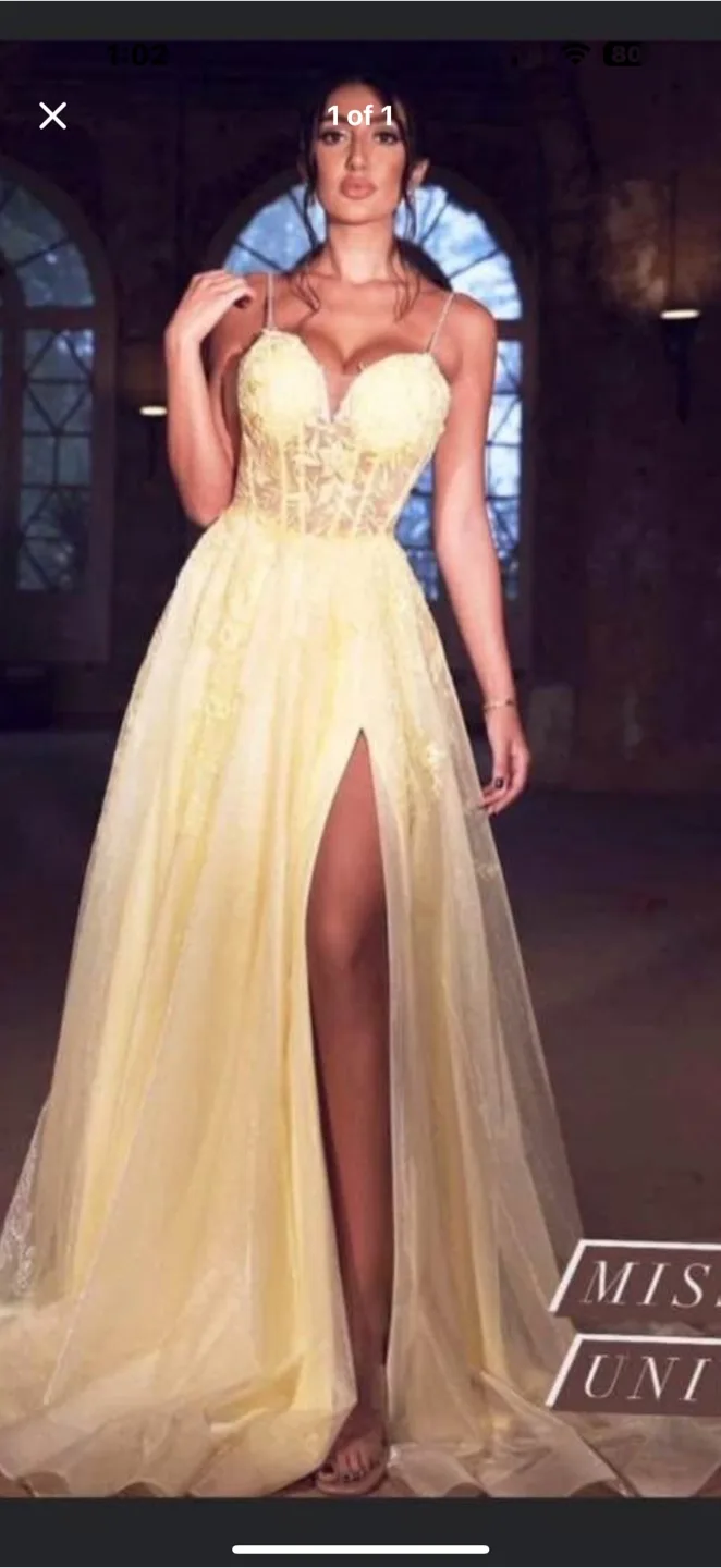 Elegant Yellow prom dress thumbnail