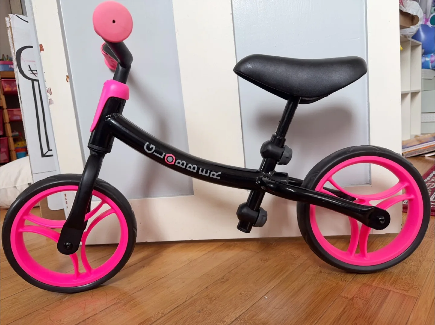 Globber Balance Bike - Pink and Black thumbnail