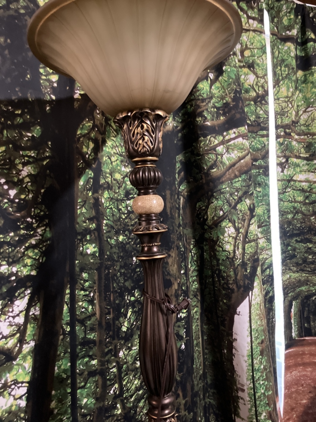 Elegant Floor Lamp with Beige Shade - photo 2