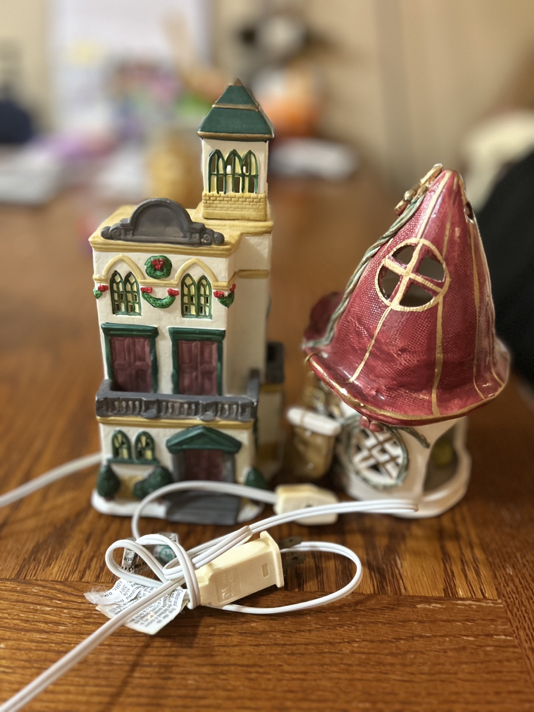 Two Vintage Illuminated Christmas Village Houses - photo 2