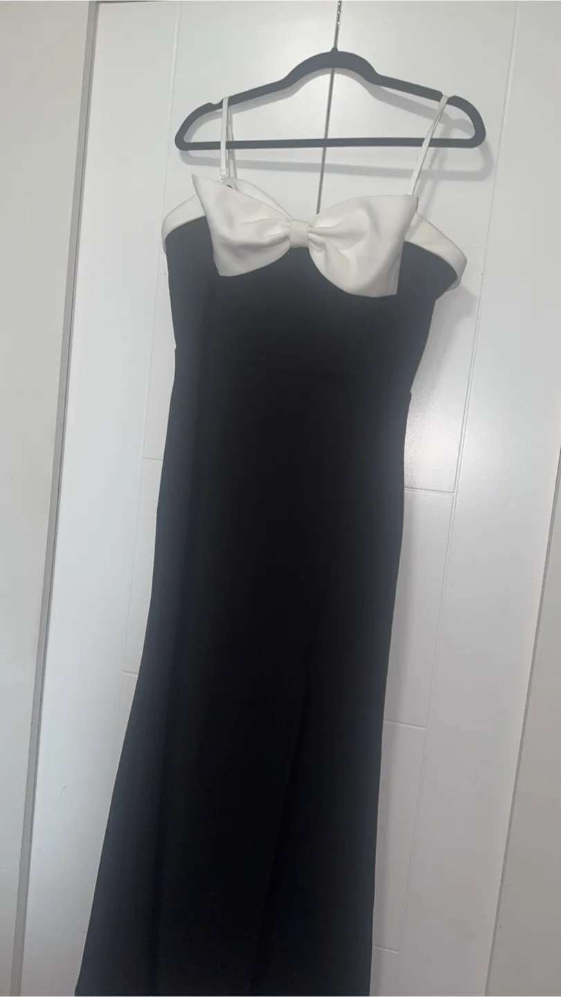 Suzy's  Black and White Bow Maxi Dress image indicator(2)