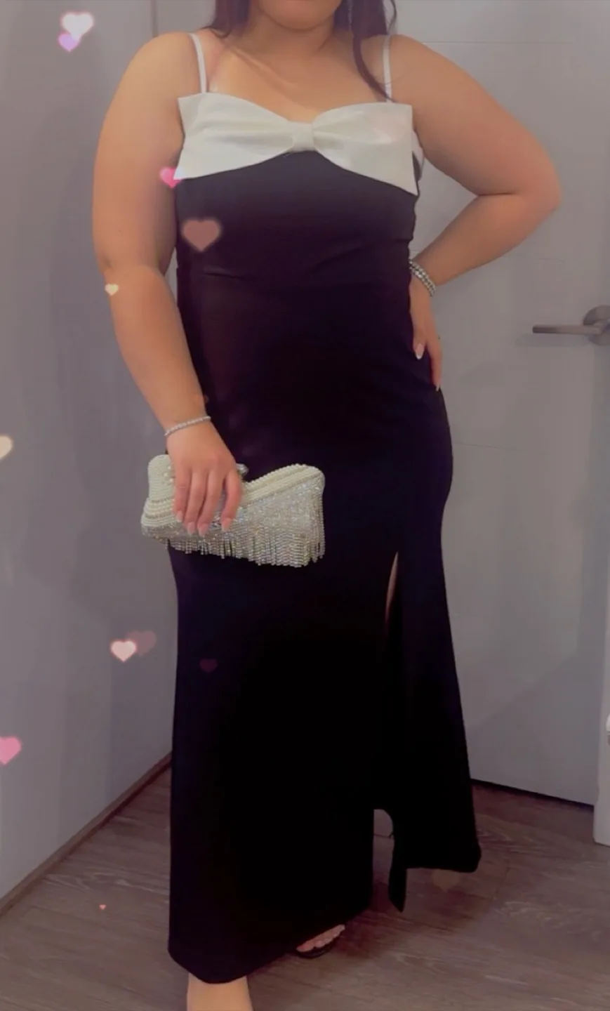 Suzy's  Black and White Bow Maxi Dress image indicator(4)