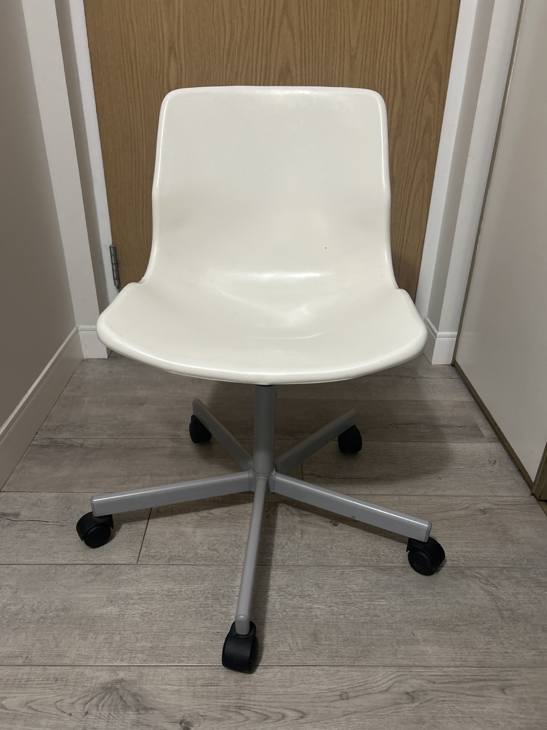 White rolling office chair