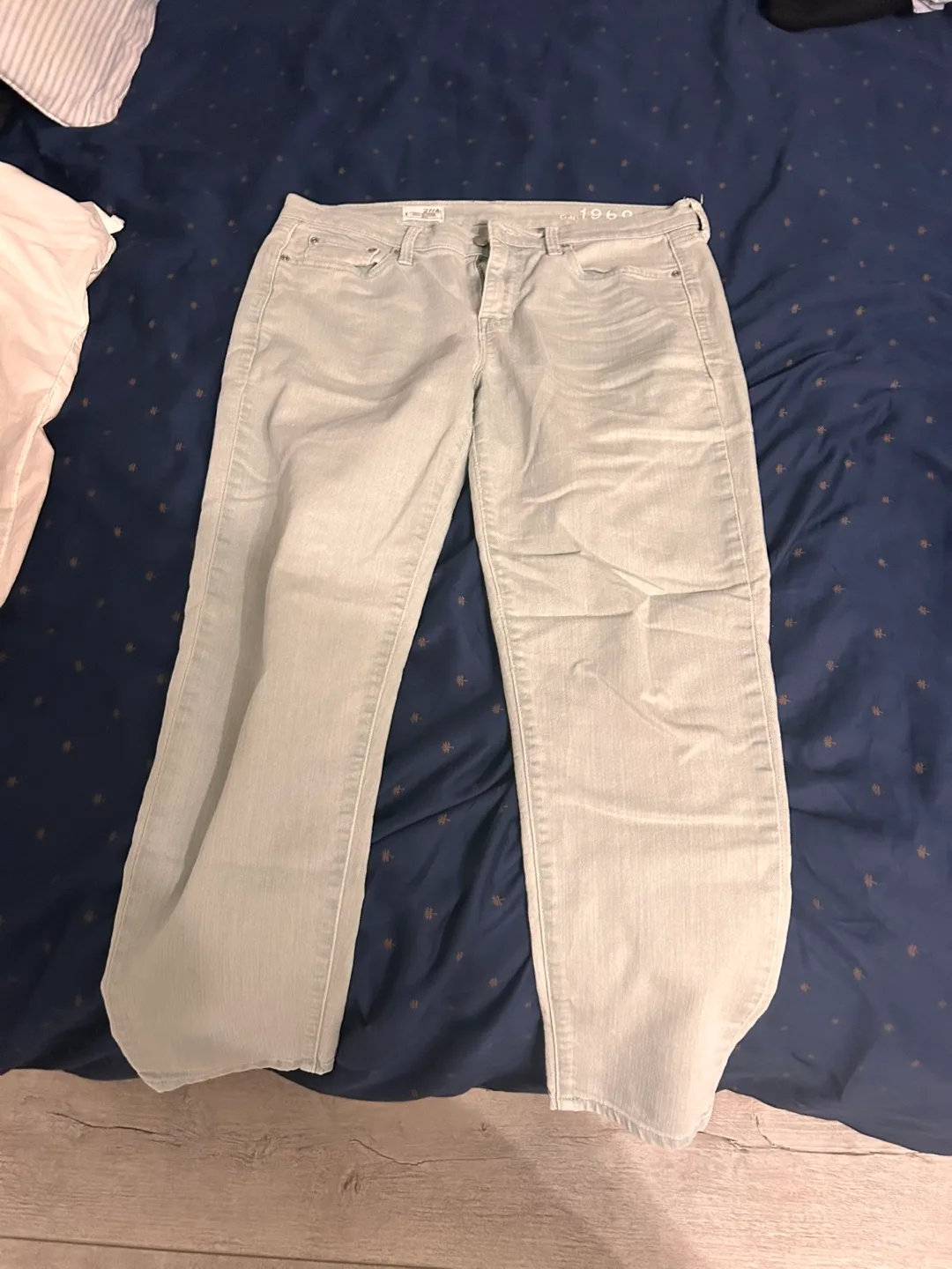 Women’s jeans thumbnail