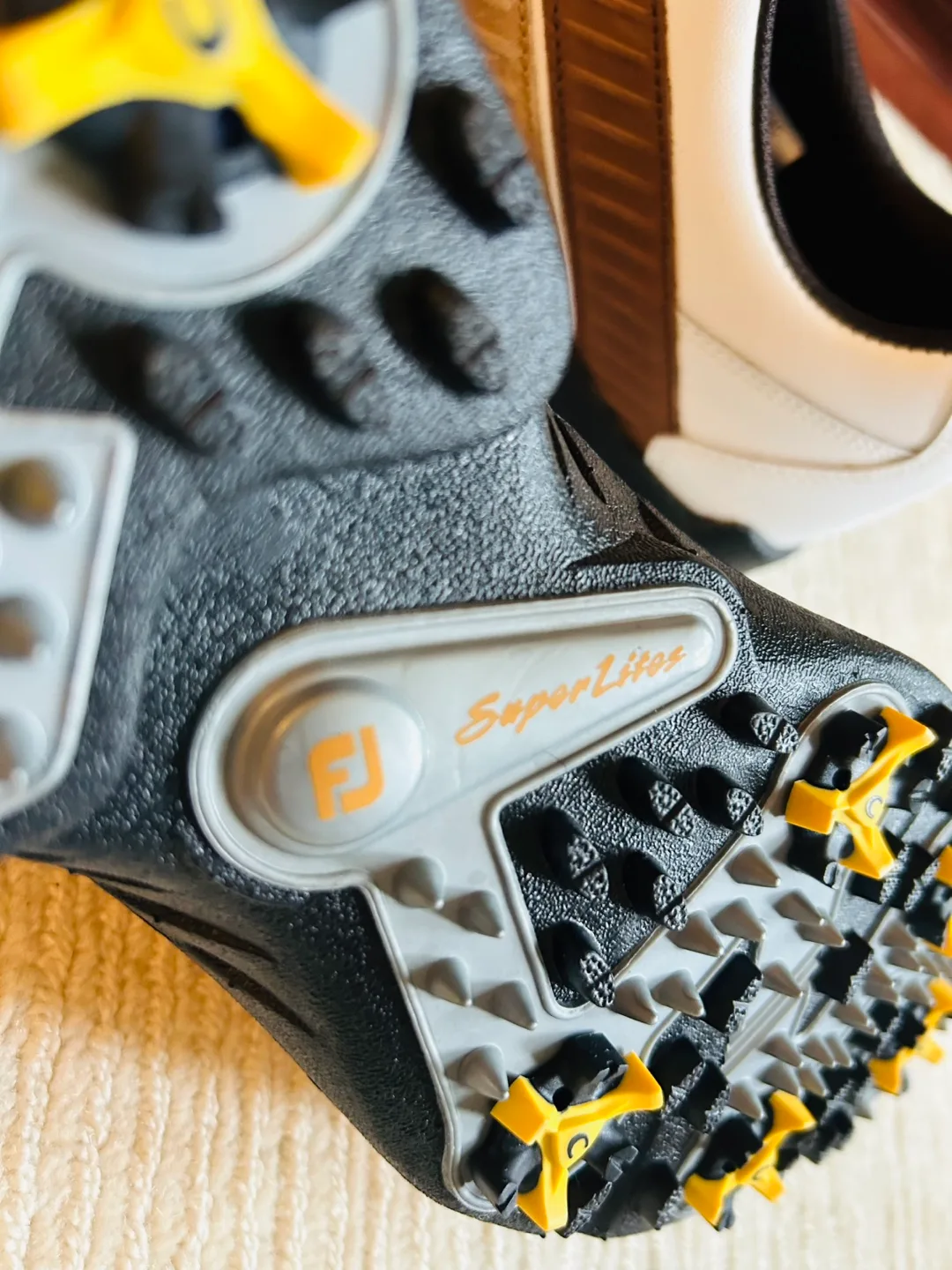 *NEW* FootJoy SuperLite Men’s Golf Shoe (# 9.5) image indicator(7)