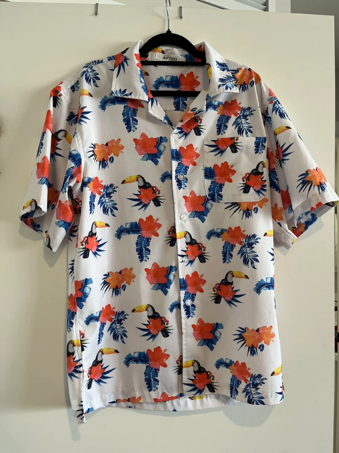 Men's APTRO Toucan Hawaiian Shirt medium thumbnail