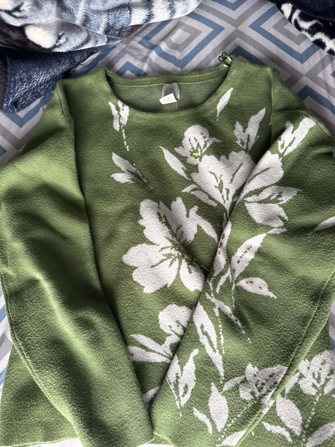 Women's Olive Green Floral Knit Sweater thumbnail