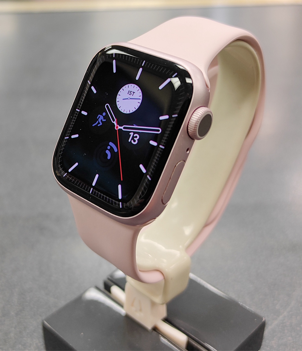 Apple Watch Series 9 - 41mm with Pink Sport Band - photo 2
