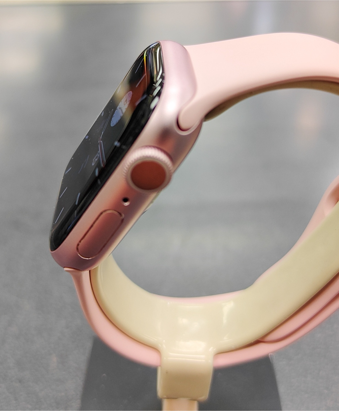 Apple Watch Series 9 - 41mm with Pink Sport Band - photo 4