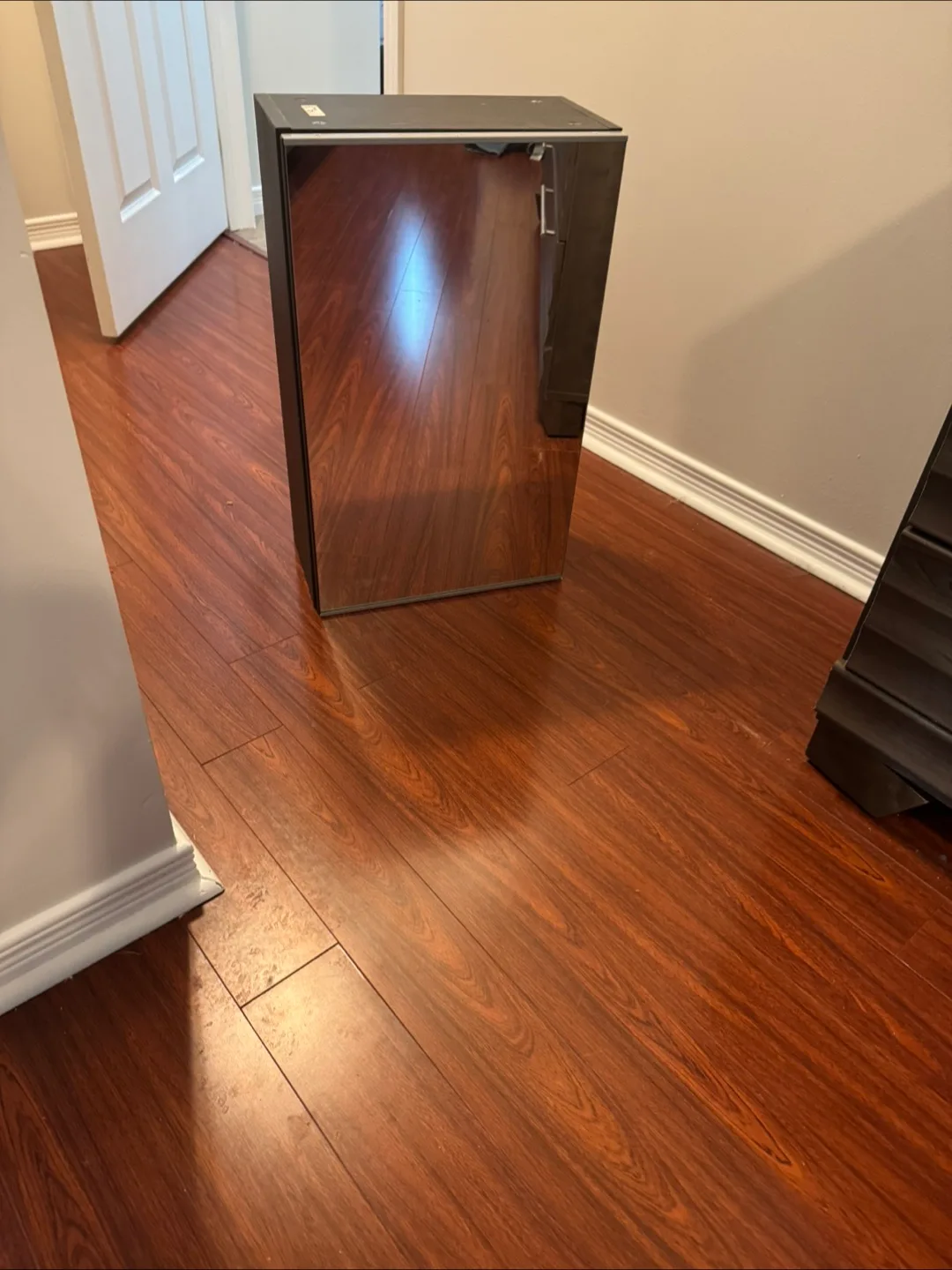 IKEA LILLANGEN mirrored bathroom cabinet image indicator(5)