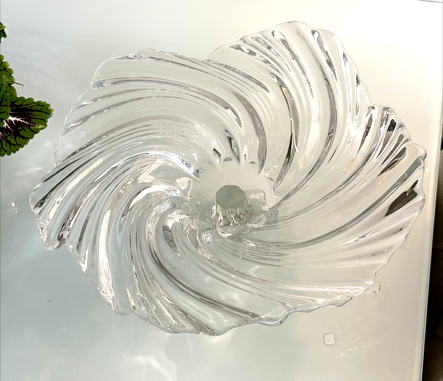Elegant Crystal Swirl Fruit Bowl - photo 2