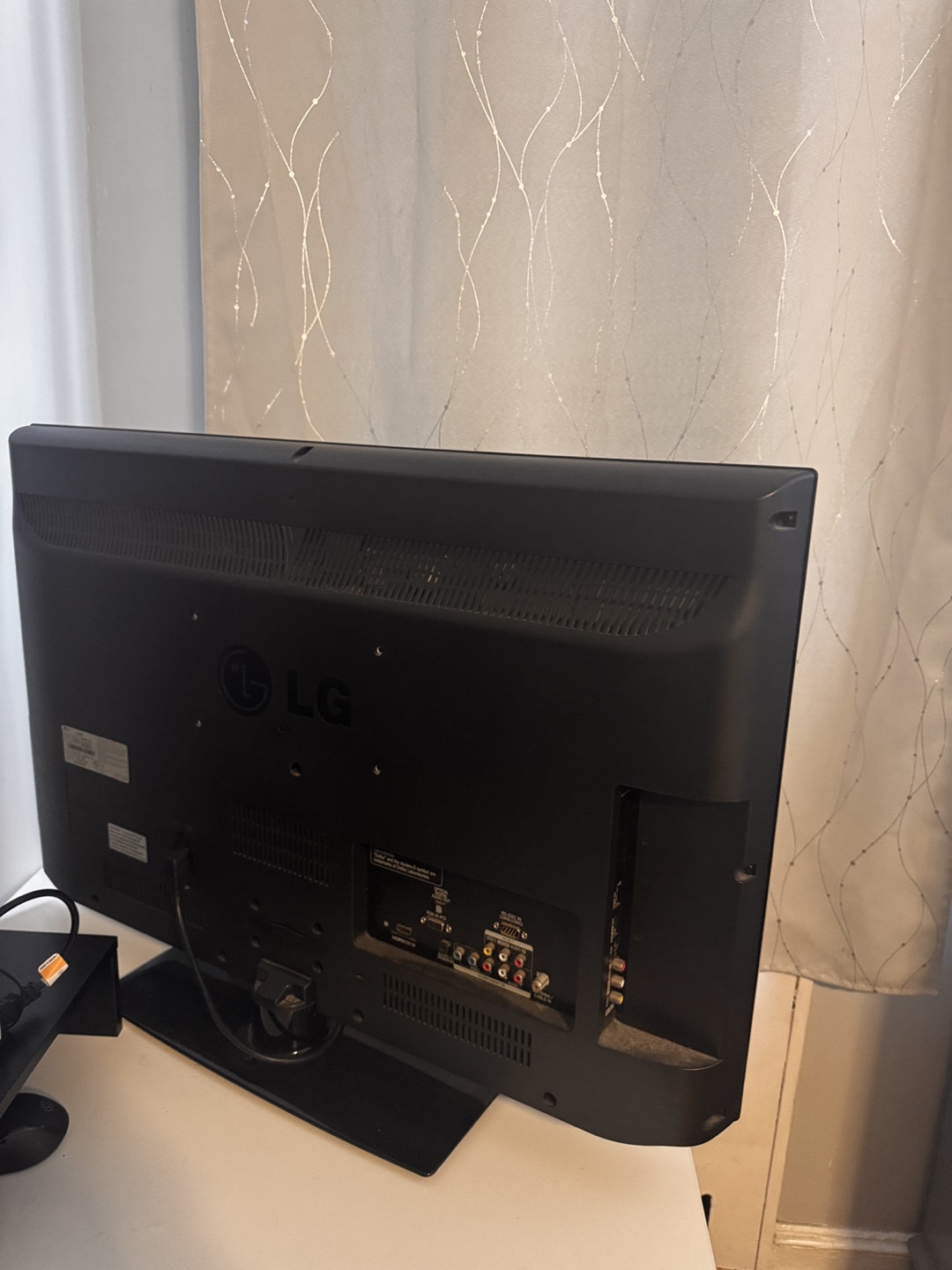 LG 44 inch LCD HDTV - photo 2