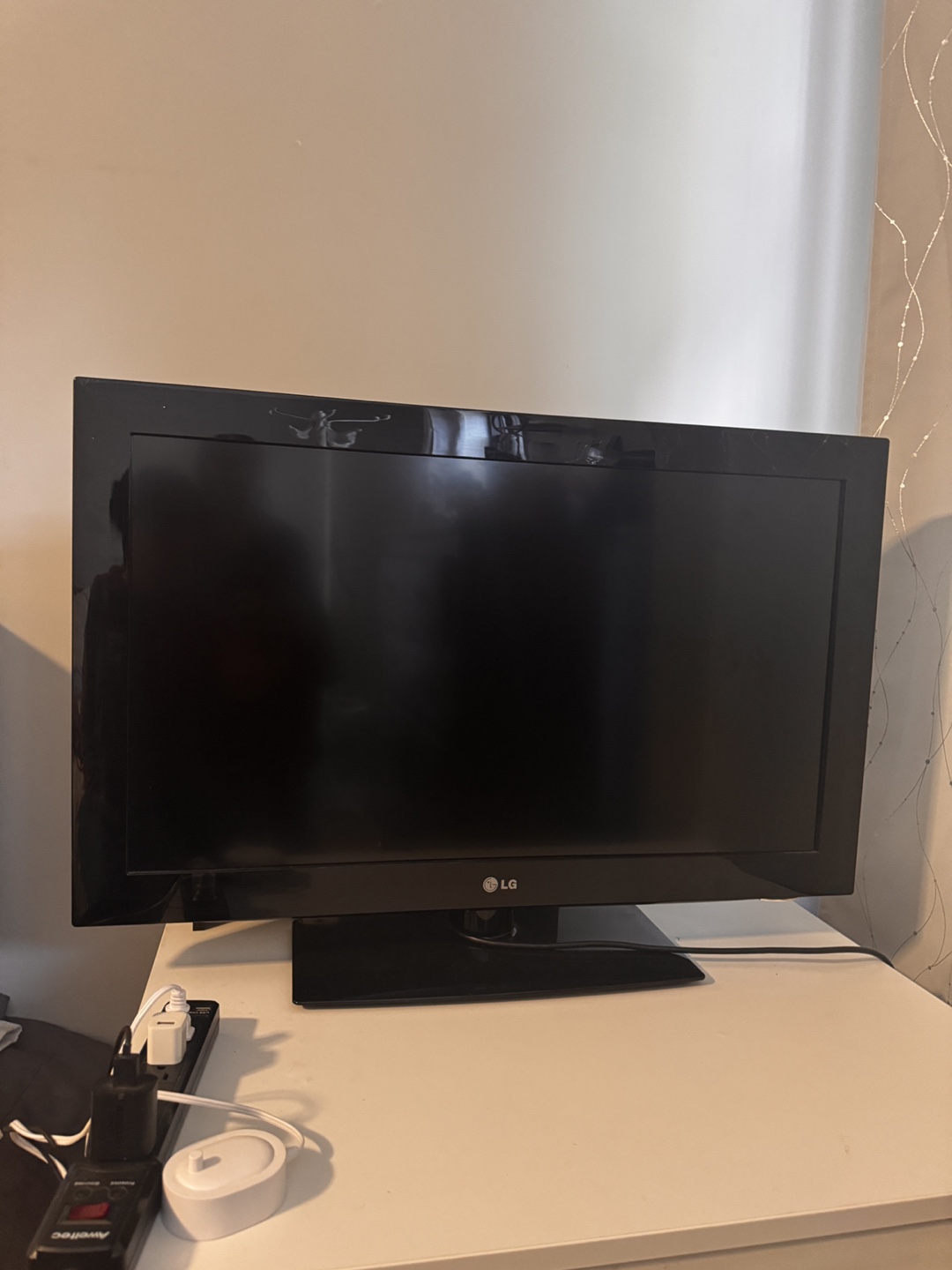 LG 44 inch LCD HDTV - photo 3