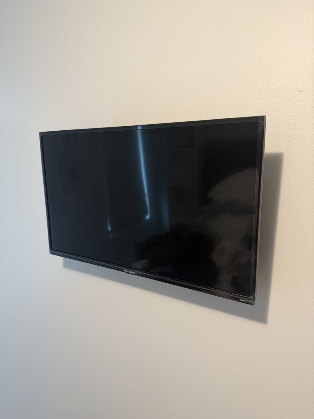 32” Hisense Roku 4K Smart TV - photo 3