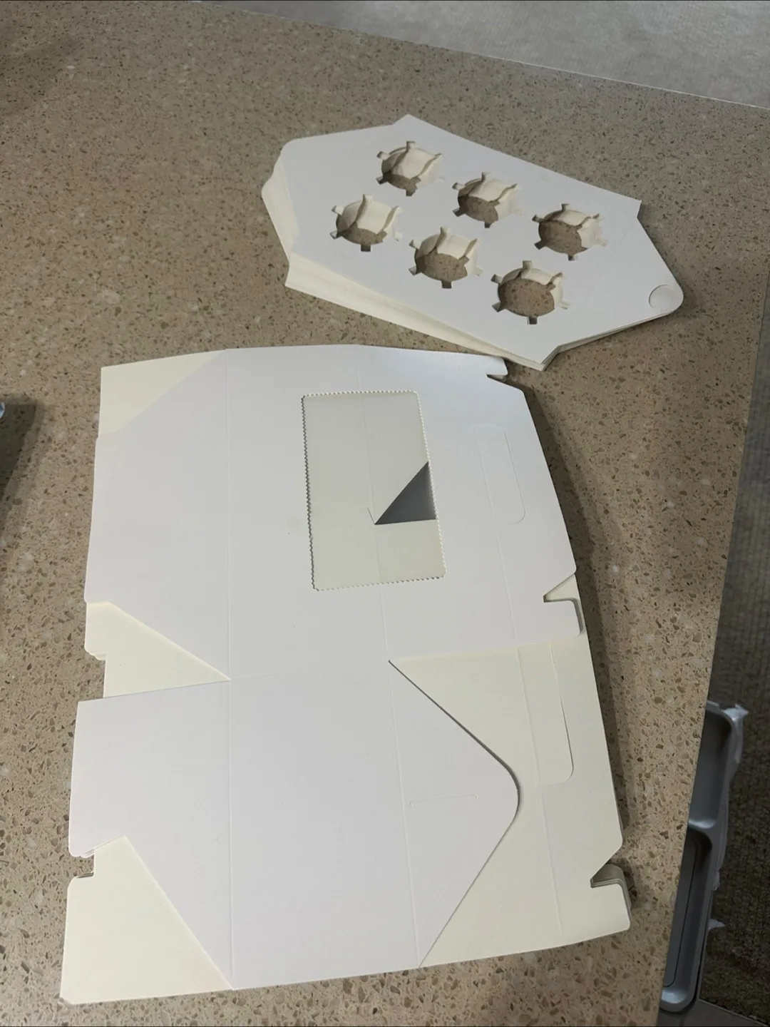Cardboard Cupcake Boxes with Inserts thumbnail