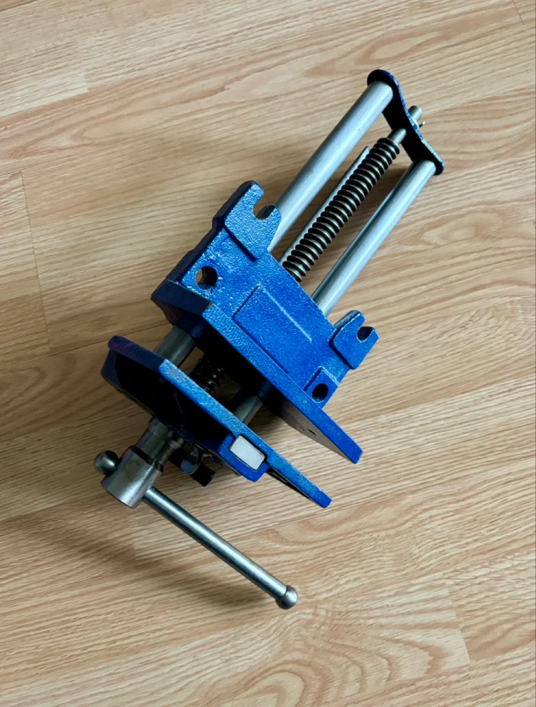 Mastercraft 7" Woodworking Vise image indicator(2)