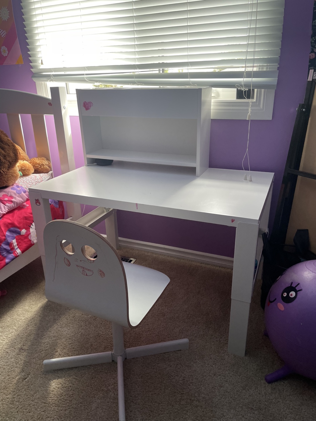 White Kids Desk and Chair Set with Hutch - photo 5