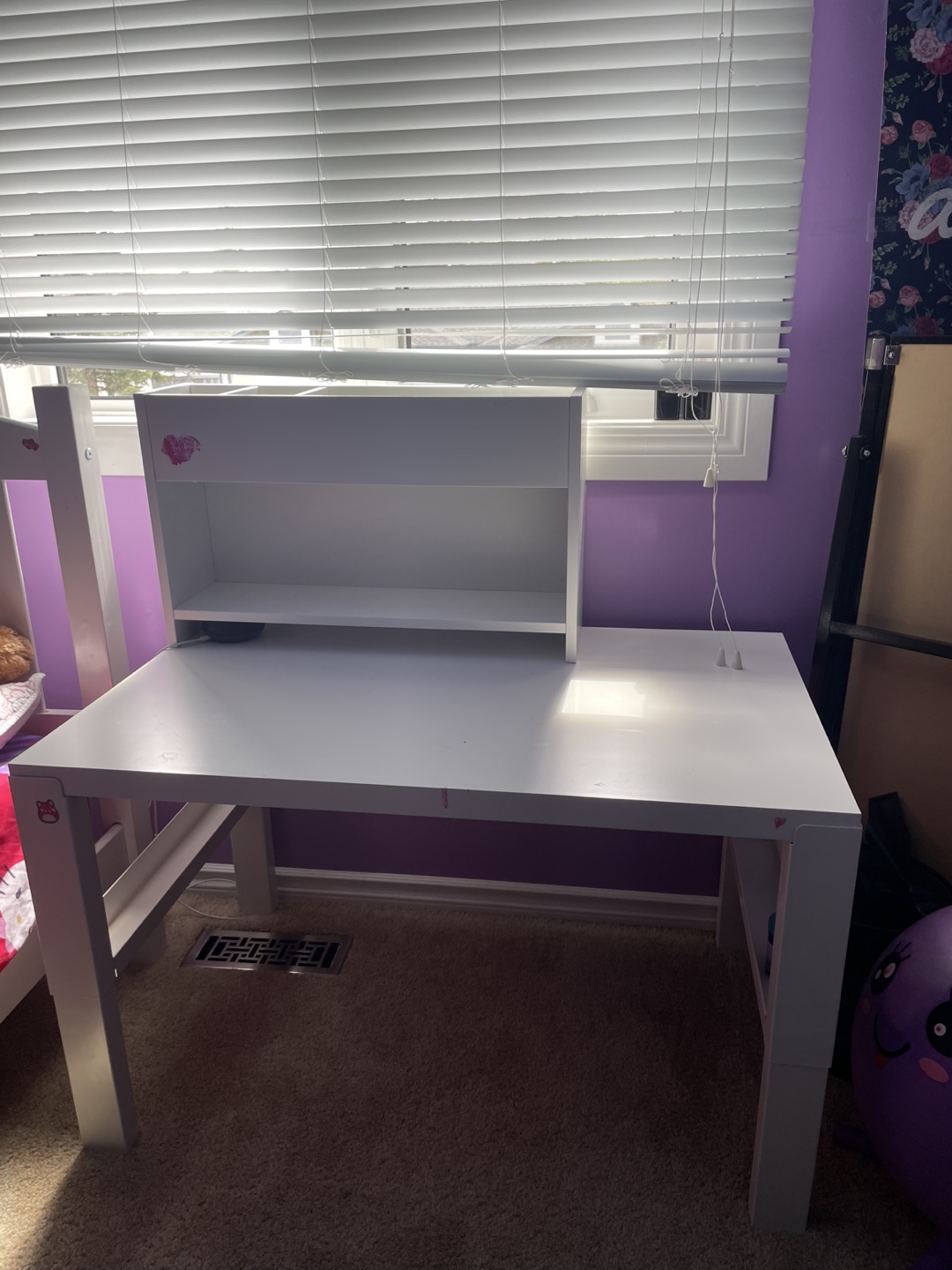 White Kids Desk and Chair Set with Hutch - photo 2