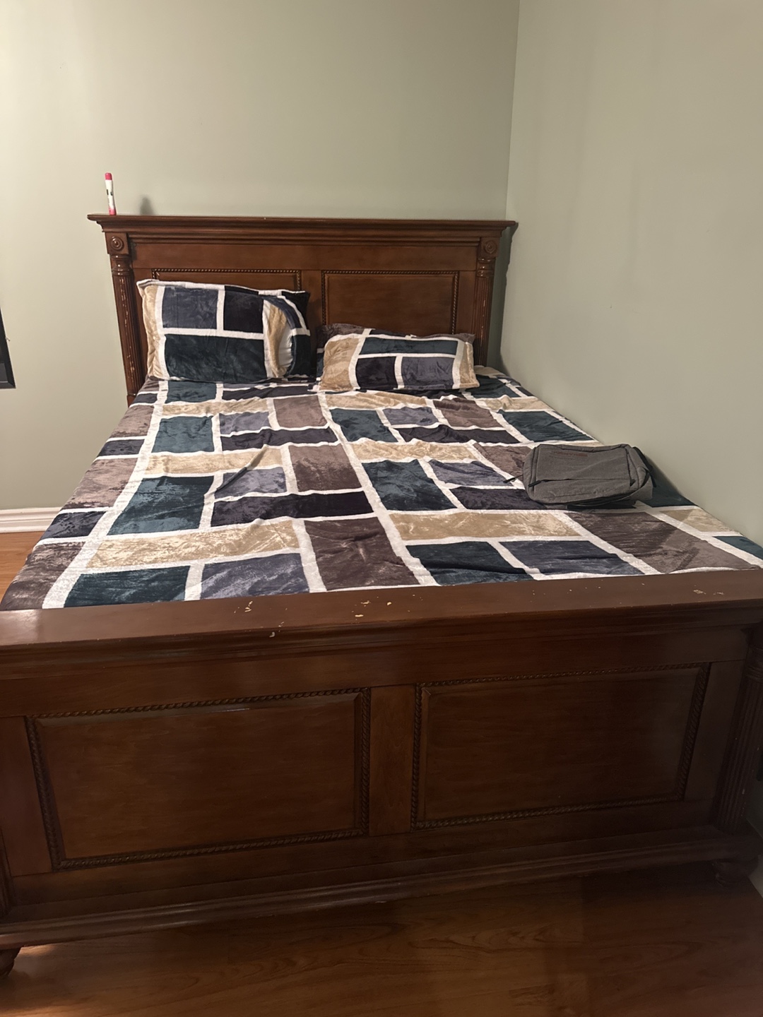 Queen Size Wooden Bed Frame - photo 2