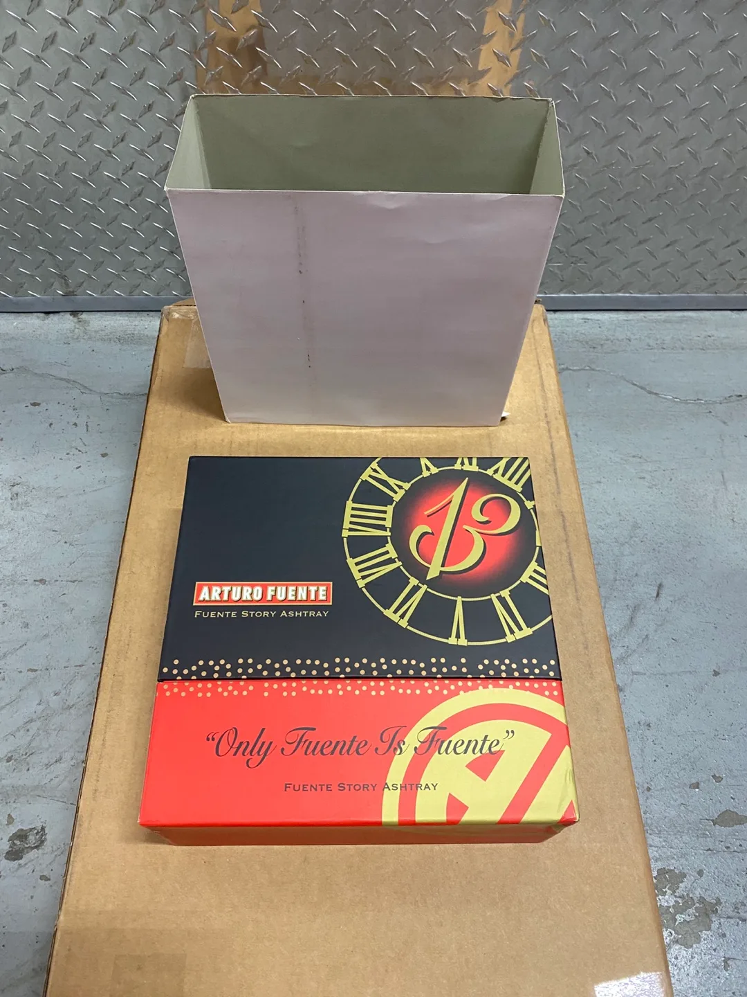 Arturo Fuente Porcelain Anniversary Cigar Ashtray image indicator(4)