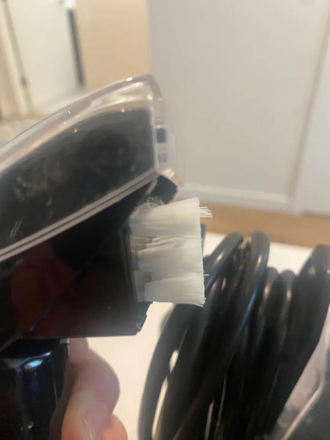 Bissell SpotClean ProHeat Portable Carpet Cleaner image indicator(7)