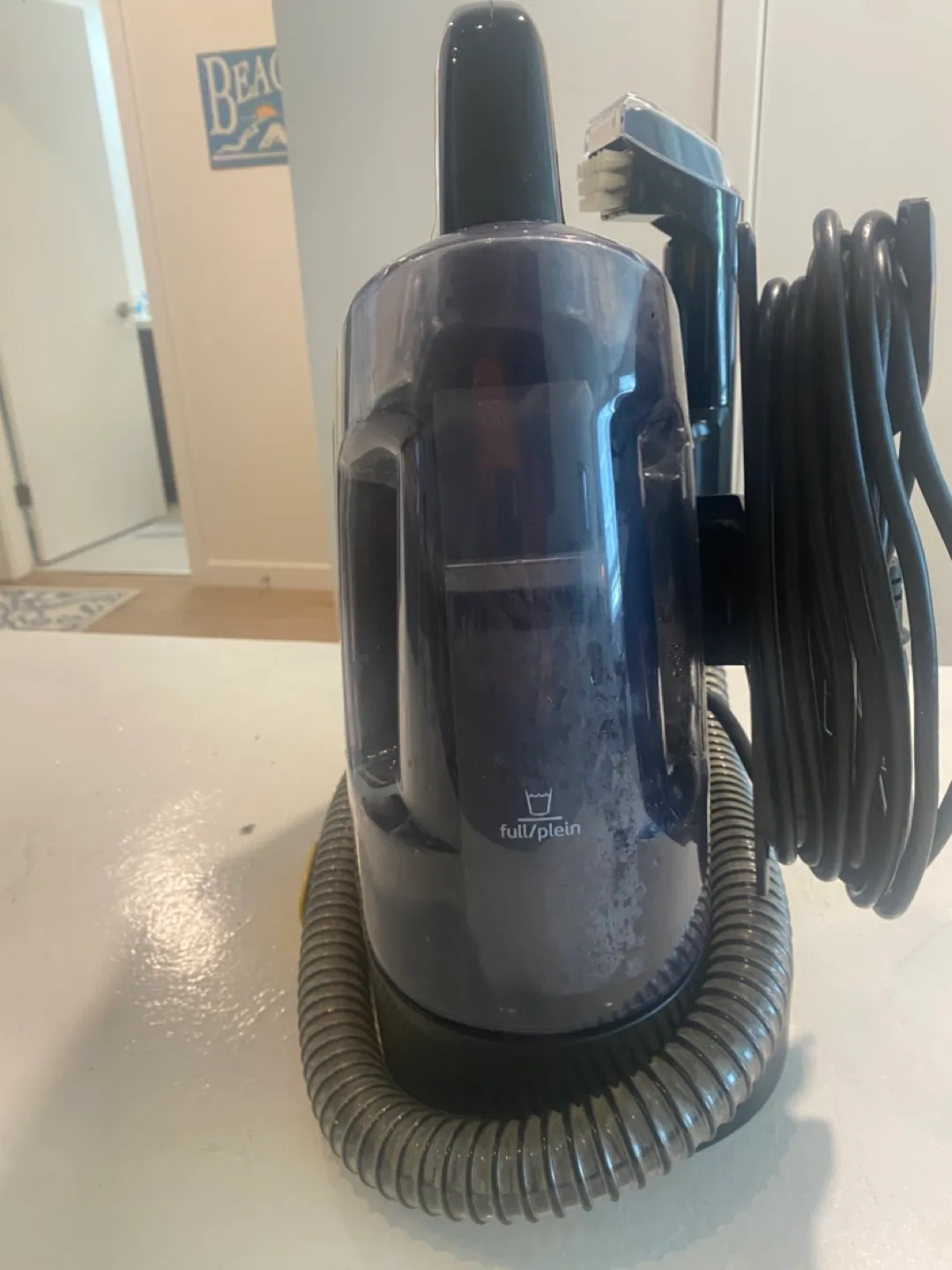 Bissell SpotClean ProHeat Portable Carpet Cleaner image indicator(9)