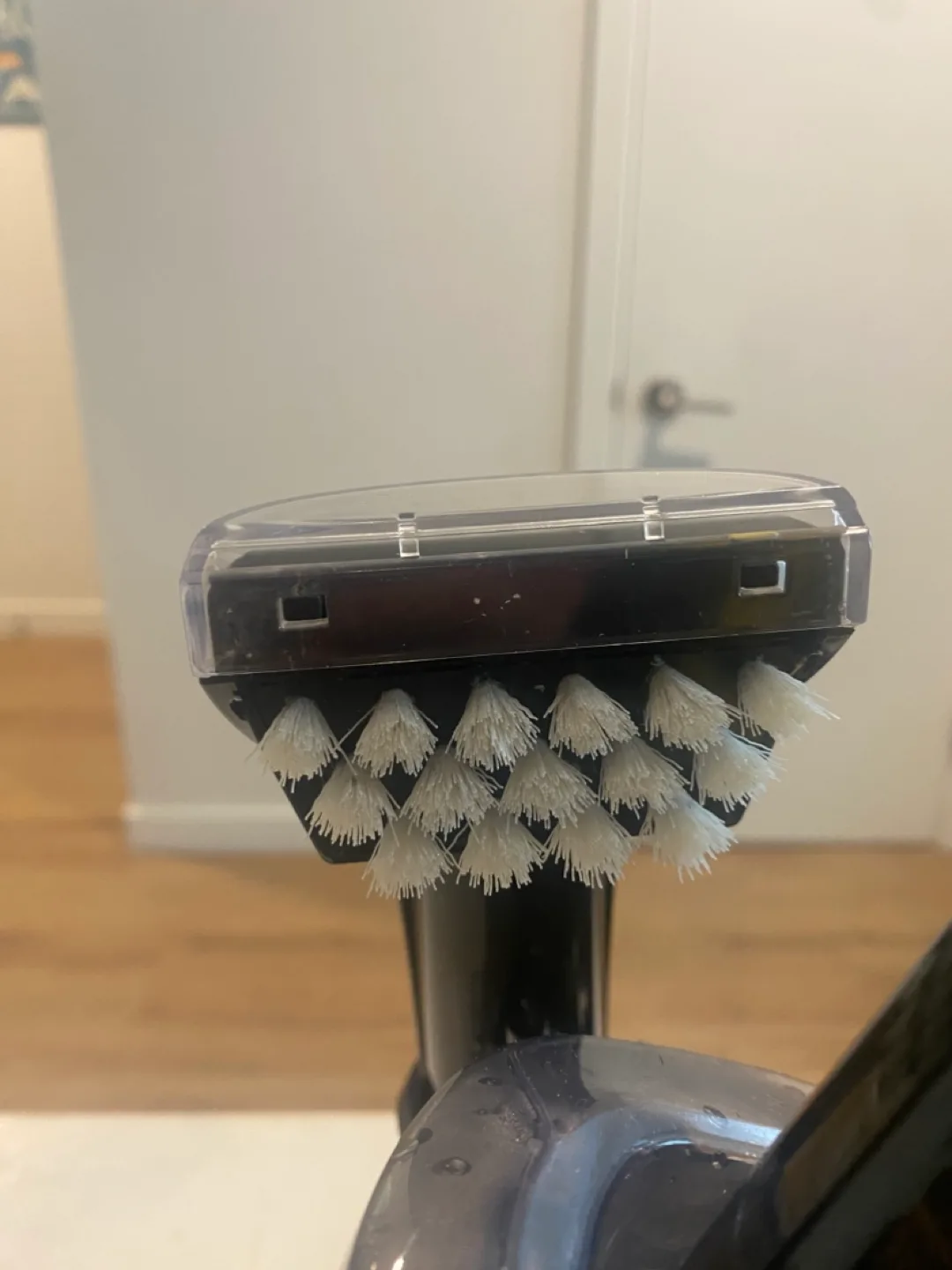 Bissell SpotClean ProHeat Portable Carpet Cleaner image indicator(4)