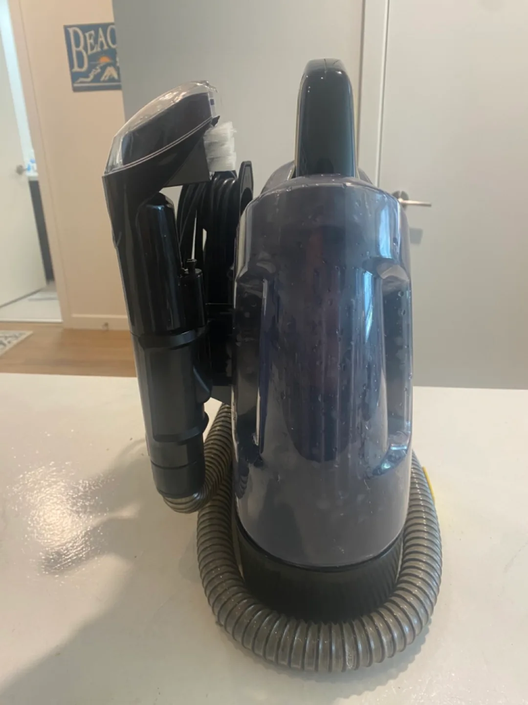 Bissell SpotClean ProHeat Portable Carpet Cleaner image indicator(10)