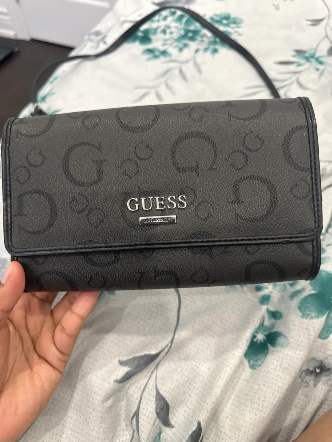 Guess crossbody wallet thumbnail