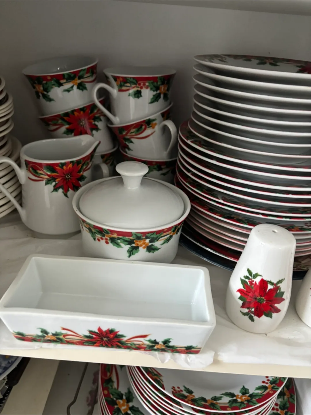 Christmas Dinnerware Set - 12 Bowls + More! image indicator(2)